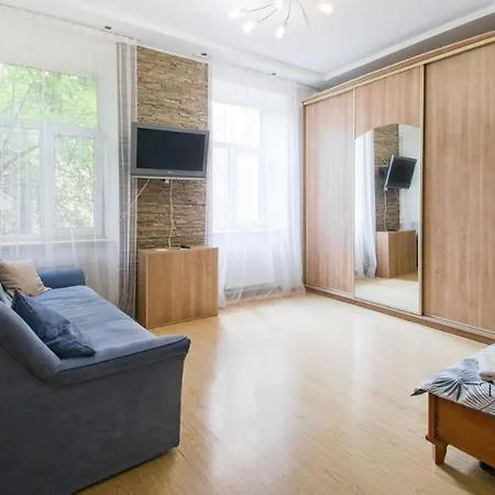 Near The Opera Theatre Апартаменты *